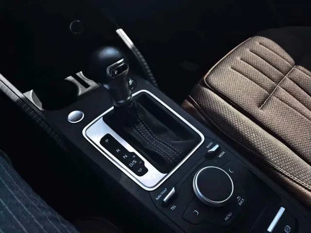 Audi Q2L — Фото автомобиля 5