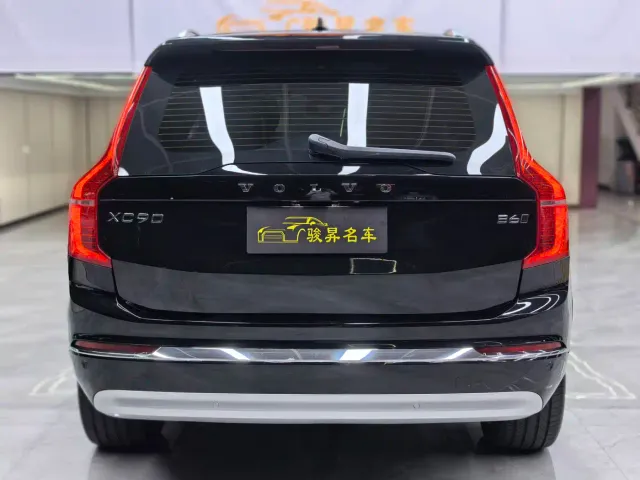 Volvo XC90 — Фото автомобиля 5