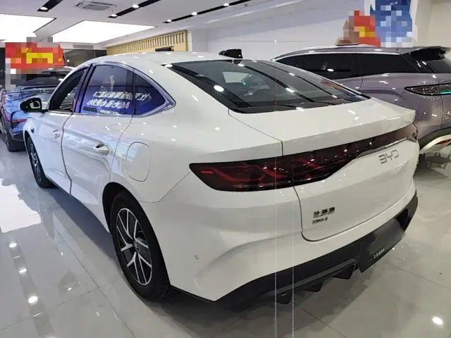 BYD Qin L — Фото автомобиля 4