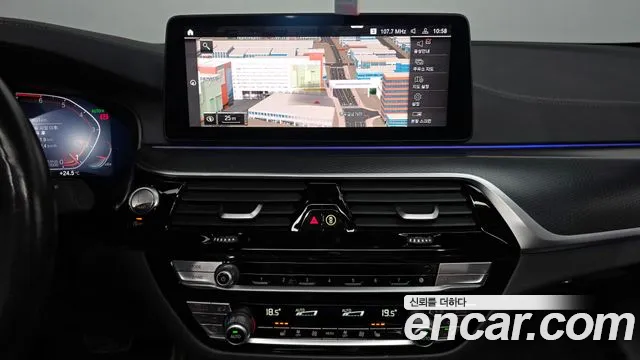 BMW 5 Series G30 — Фото автомобиля 15