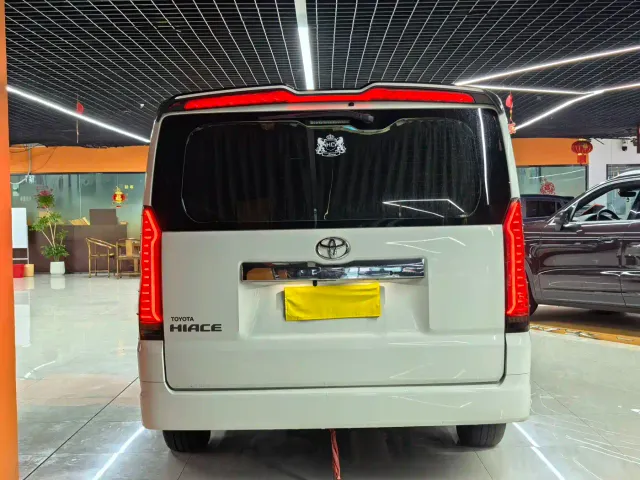 Toyota HIACE — Фото автомобиля 9
