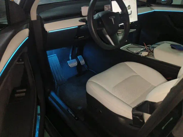 Tesla Model Y — Фото автомобиля 17