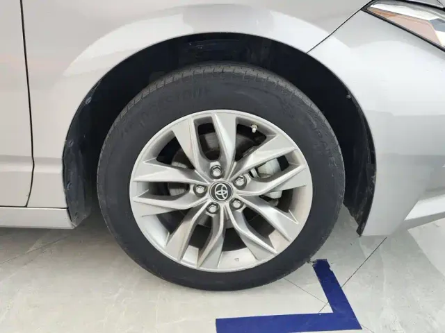 Toyota Avalon — Фото автомобиля 6