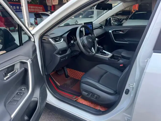 Toyota RAV4 — Фото автомобиля 7