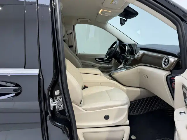 Mercedes-Benz V-Class — Фото автомобиля 17