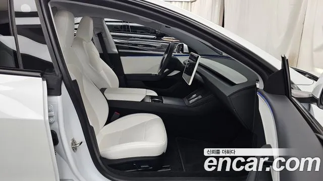 Tesla Model 3 — Фото автомобиля 11