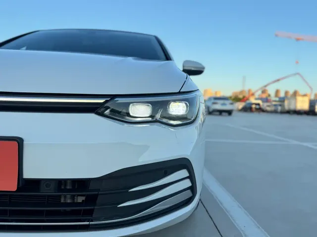 Volkswagen Golf — Фото автомобиля 12