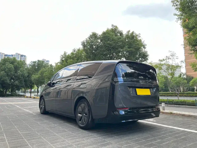 Li Auto MEGA — Фото автомобиля 19