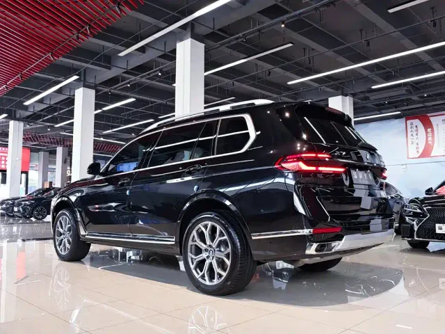 BMW X7 — Фото автомобиля 9