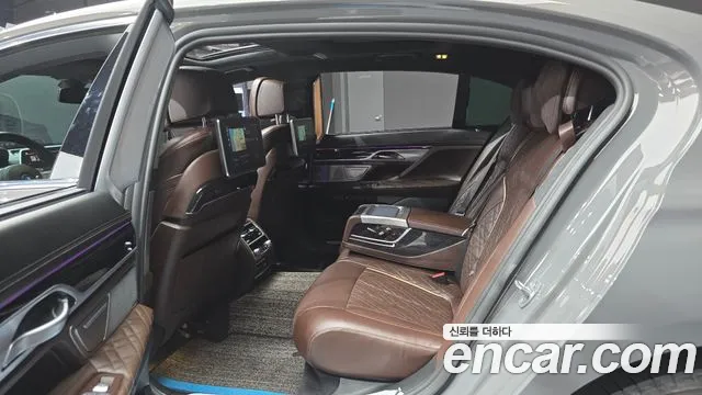 BMW 7 Series — Фото автомобиля 12