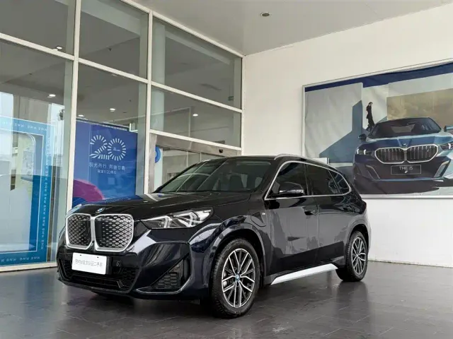 Фотография автомобиля — BMW iX1