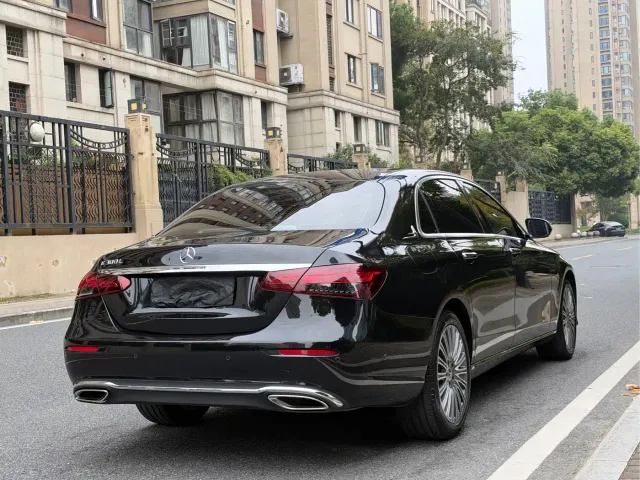 Mercedes-Benz E-Class — Фото автомобиля 6
