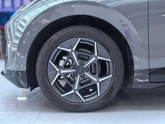Lynk & Co Z20 — Фото автомобиля 10