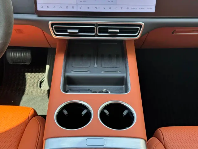Li Auto L7 — Фото автомобиля 11