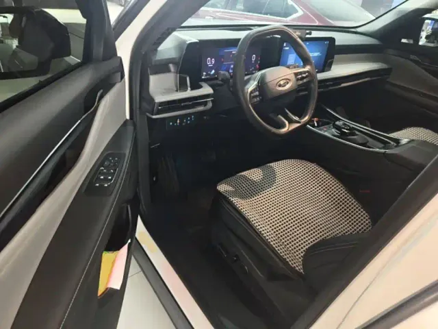Ford Edge — Фото автомобиля 15