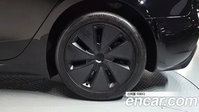 Tesla Model 3 — Фото автомобиля 6