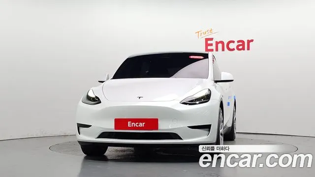 Tesla Model Y — Фото автомобиля 2