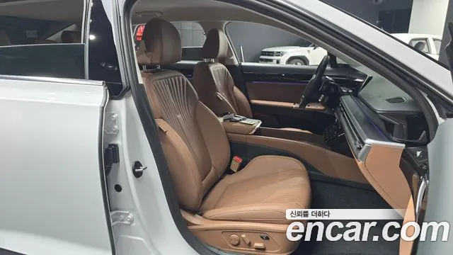 Hyundai Grandeur Grandeur (GN7) 2.5 Бензин 2WD — Фото автомобиля 27