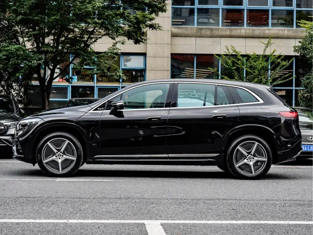 Mercedes-Benz Mercedes-Benz EQS SUV 2025 Model 500 4MATIC — Фото автомобиля 3