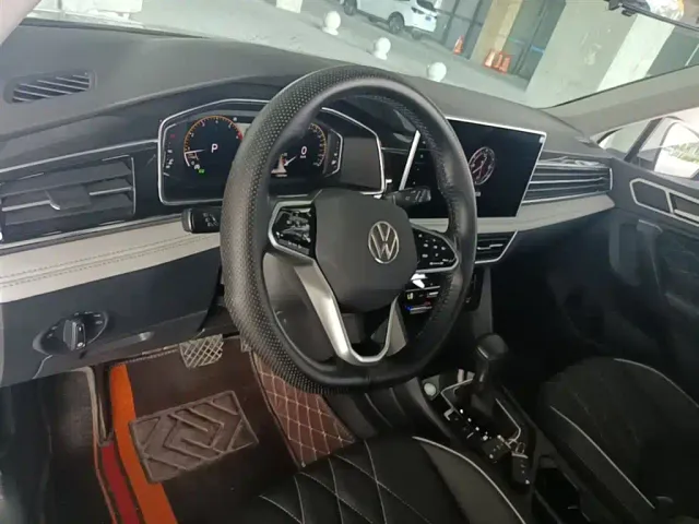 Volkswagen Tiguan L — Фото автомобиля 10