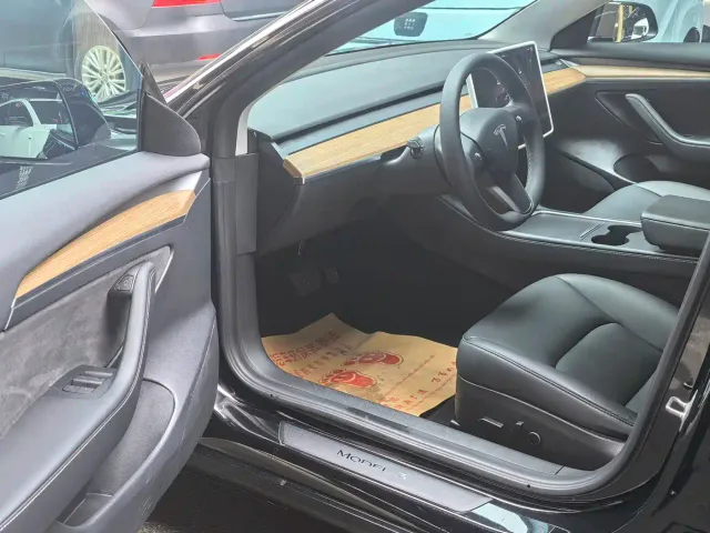 Tesla Model 3 — Фото автомобиля 8