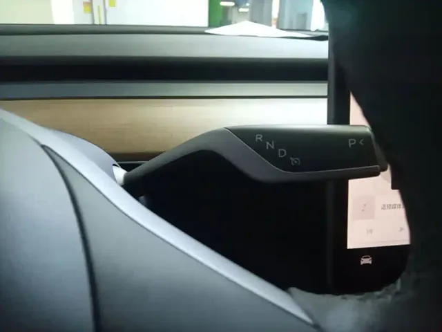 Tesla Model 3 — Фото автомобиля 13