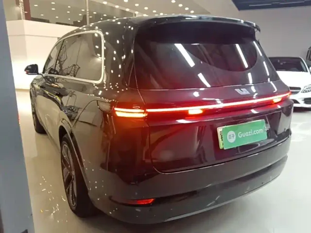 Li Auto L9 — Фото автомобиля 4