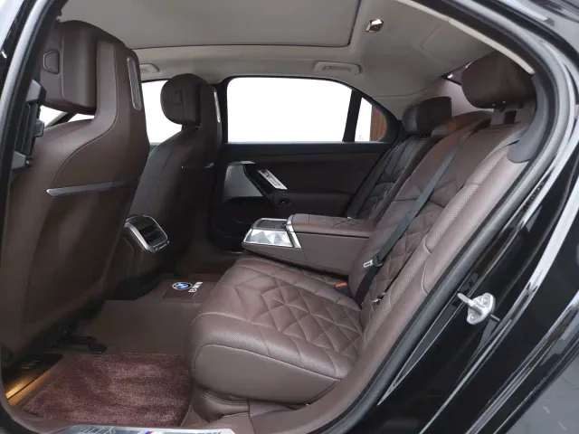 BMW 7 Series — Фото автомобиля 9