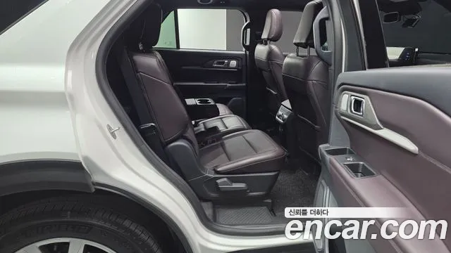Ford Explorer — Фото автомобиля 11