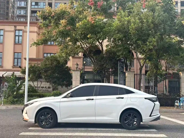 Dongfeng Yixuan — Фото автомобиля 7
