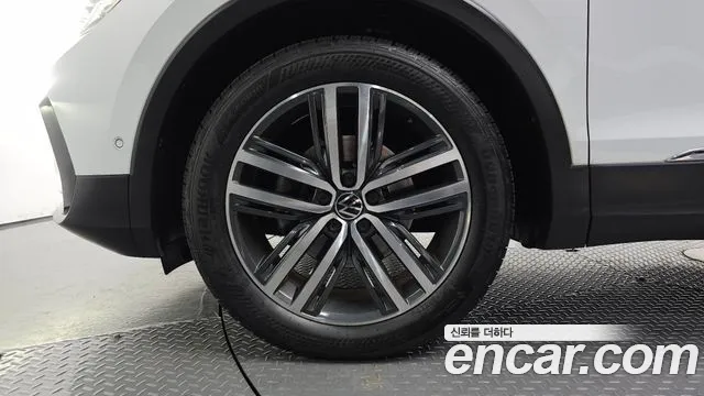 Volkswagen Tiguan Tiguan 2 поколение 2.0 TDI 4Motion Prestige — Фото автомобиля 5