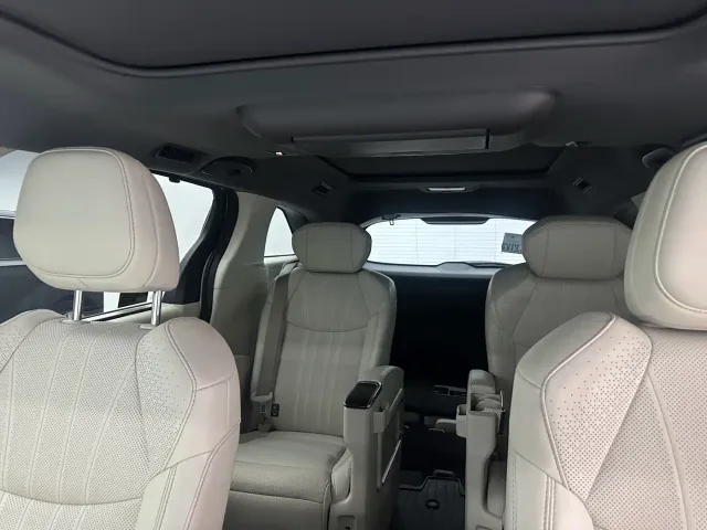 Toyota Sienna — Фото автомобиля 11