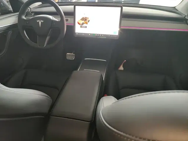 Tesla Model Y — Фото автомобиля 9