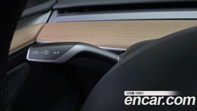 Tesla Model Y — Фото автомобиля 28