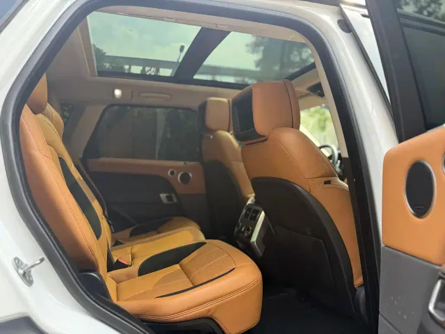 Land Rover Range Rover Sport 2022 3.0 L6 Gloss Black Edition — Фото автомобиля 11