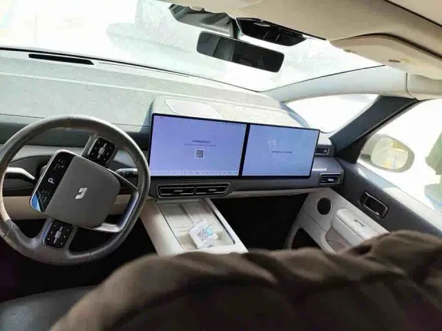 Li Auto MEGA — Фото автомобиля 6