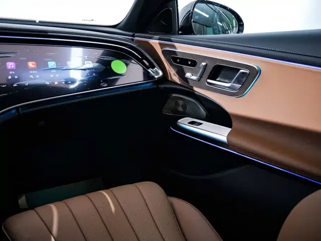 Mercedes-Benz E-Class — Фото автомобиля 28