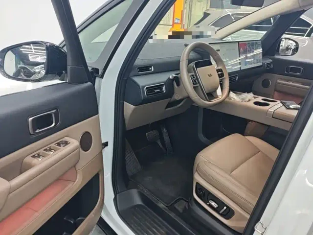 Li Auto MEGA — Фото автомобиля 15