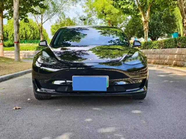 Tesla Model 3 — Фото автомобиля 2