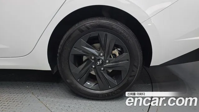 Hyundai AVANTE Avante (CN7) — Фото автомобиля 21