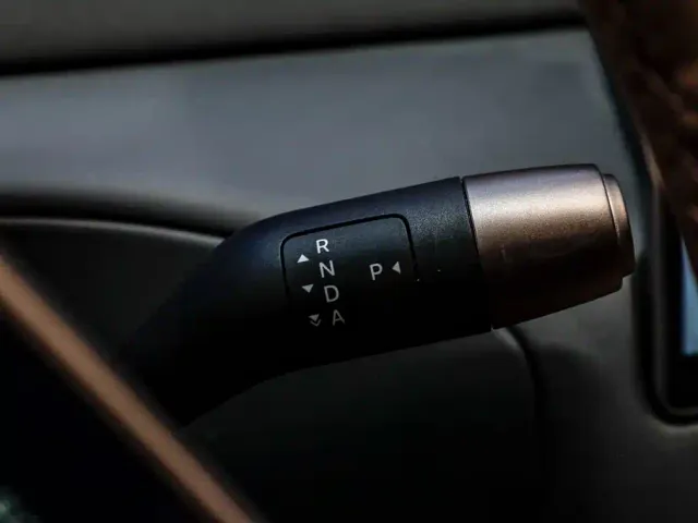 Li Auto MEGA — Фото автомобиля 13