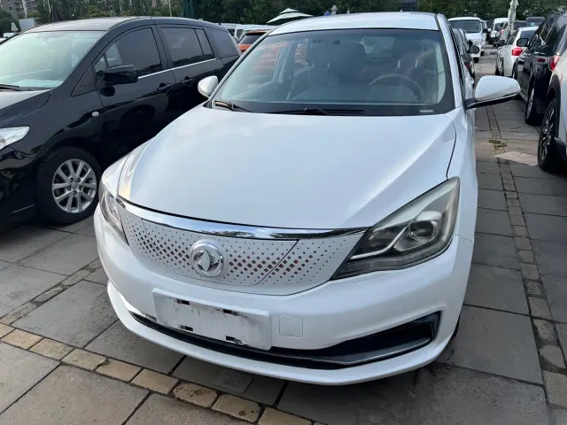 Dongfeng Fengshen E70 — Фото автомобиля 10