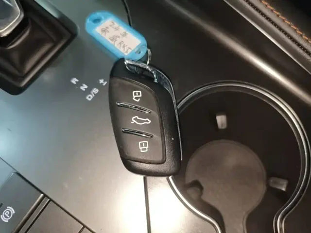 Roewe RX5 — Фото автомобиля 8