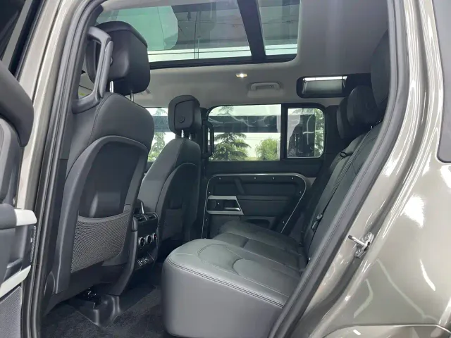 Land Rover Defender — Фото автомобиля 19