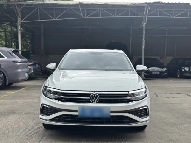 Volkswagen Bora — Фото автомобиля 2