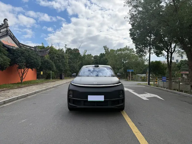Li Auto L9 — Фото автомобиля 2