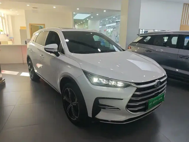 BYD Tang — Фото автомобиля 3