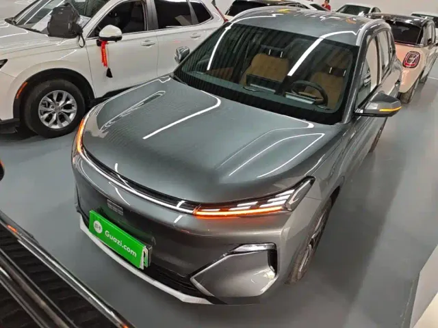 Geely Galaxy Starship 7 EM-i — Фото автомобиля 2