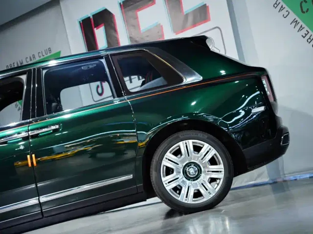 Rolls-Royce Cullinan — Фото автомобиля 11