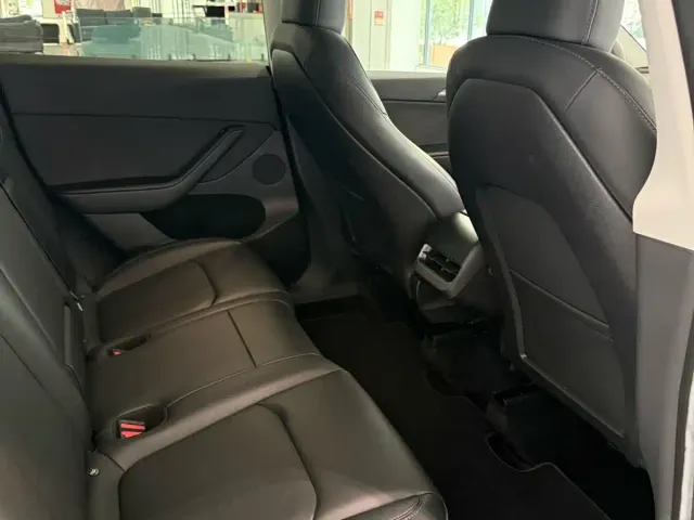 Tesla Model Y — Фото автомобиля 6